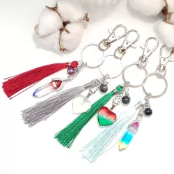 Porte-clé Dina avec pompon et pierre naturelle doré ou argenté