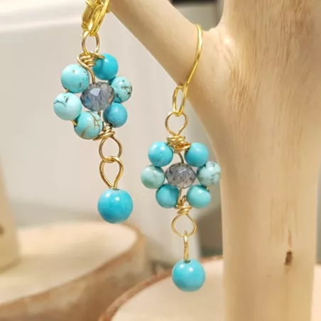 boucles d'oreilles pendantes Alysson turquoises et acier inoxydable doré forme fleurs