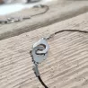 le bracelet "Patoche" en fil de cuir noir et menotte,  en acier inoxydable argenté