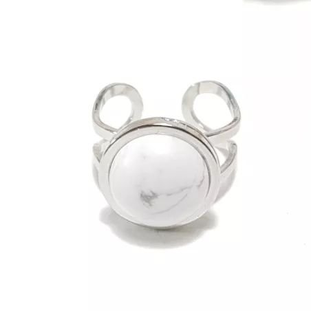 Bague Bellerose est en acier, inoxydable, argenté, réglable, avec une pierre naturelle howlite