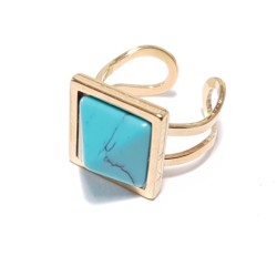 la bague réglable pyramide est en acier inoxydable doré avec pierre naturelle turquoise