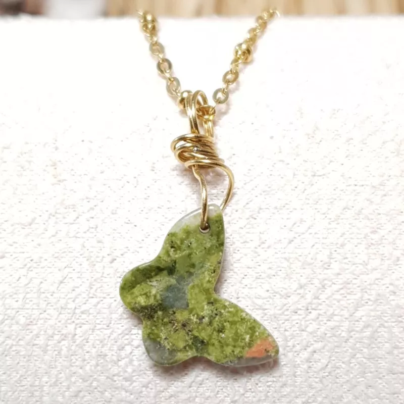 collier pendentif pieris, papillon, et acier inoxydable doré, unakite