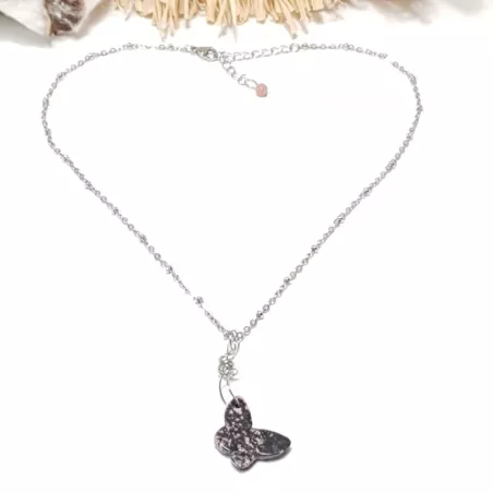 collier pendentif pieris, papillon, et acier inoxydable argenté, rhodochrosite