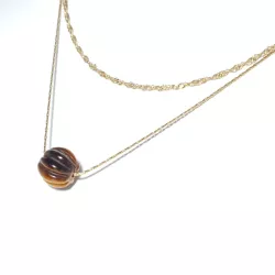 Collier double rang Felipa en acier inoxydable doré et un pendant en pierre naturelle oeil de tigre