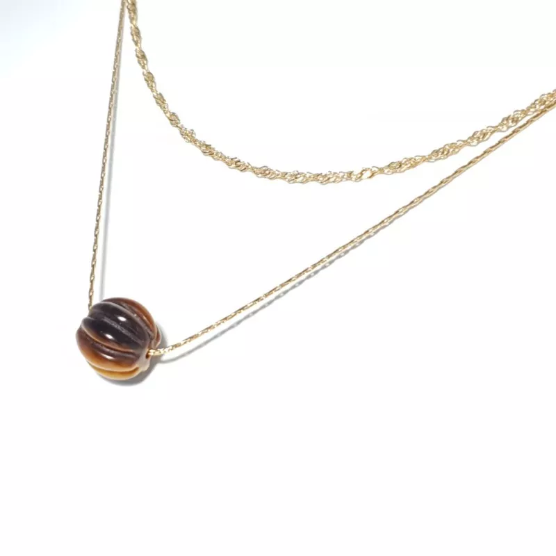 Collier double rang Felipa en acier inoxydable doré et un pendant en pierre naturelle oeil de tigre