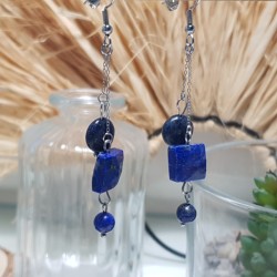 Boucles pendantes Lobelia avec des lapis-lazyli et acier inoxydable argenté