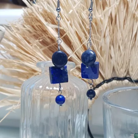 Boucles pendantes Lobelia avec des lapis-lazyli et acier inoxydable argenté