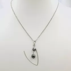 Collier en acier inoxydable argenté et pendant décalé avec hématites