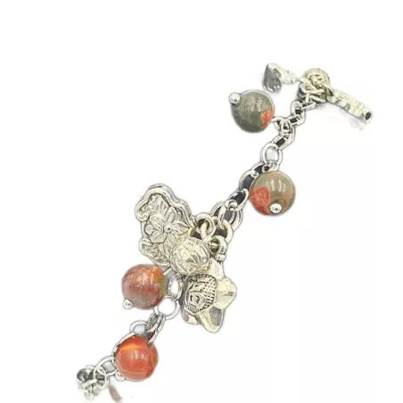 le bracelet arietis, jaspe rouge et breloques, en acier inoxydable argenté