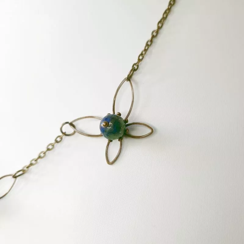 Collier fleurs, vintage et pierres naturelles phoenix