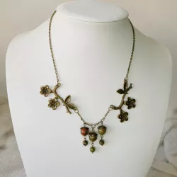 Collier en branche, couleur bronze avec pierres naturelles en unakite.