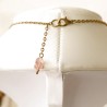 Collier et sa pierre ovale en quartz rose