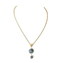 Collier et ses pierres marbrées en labradorite, chaine couleur dorée