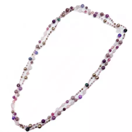 Collier crochet long Alhena avec perle de verre, bois et pierres naturelles rose