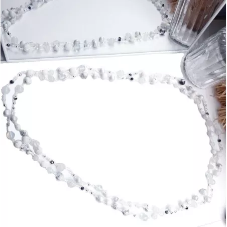 Collier crochet long Alhena avec perle de verre, bois et pierres naturelles blanc