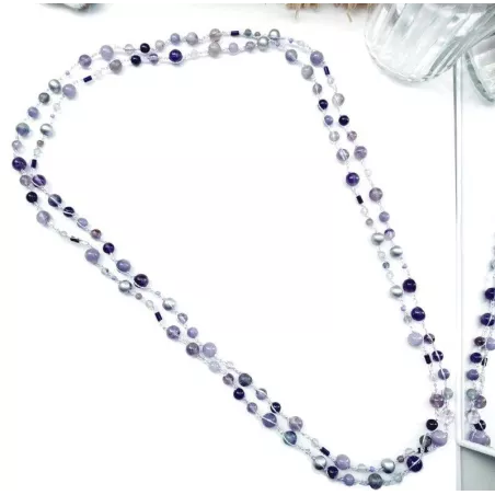 Collier crochet long Alhena avec perle de verre, bois et pierres naturelles  violet parme