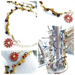 Bracelet de cheville Lola, artisanal, avec pierres naturelles, perle de verre et breloque en acier inoxydable fleur rouge