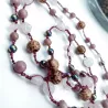 Collier crochet Setaria perle de verre, bois et pierres naturelles quartz rose