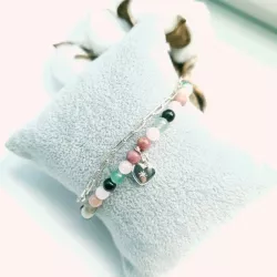 Le Bracelet Mimi, en argent, un bracelet chakra double rang avec pierres naturelles et coeur en argent