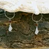 Boucles d'oreilles Volga en acier inoxydable argenté avec pierres d’agate naturelle et pendentif coquillage