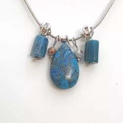 Collier goutte d’eau en apatite bleue avec strass et pendants
