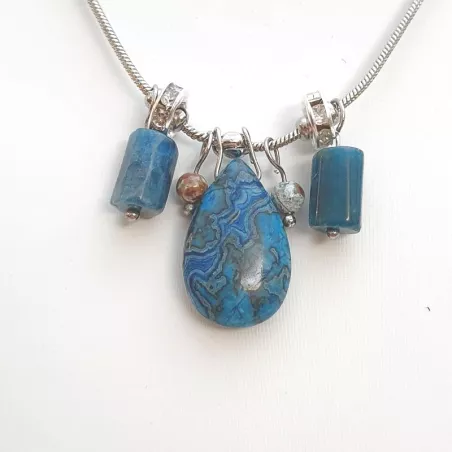 Collier goutte d’eau en apatite bleue avec strass et pendants