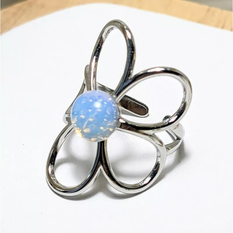 Bague fleur argentée avec pierre naturelle – Bouly&Cailloux