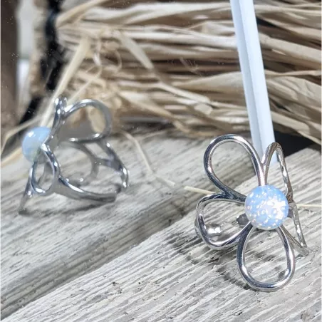 Bague fleur argentée avec pierre naturelle – Bouly&Cailloux