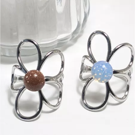 Bague fleur argentée avec pierre naturelle – Bouly&Cailloux