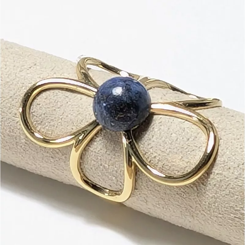 Bague fleur dorée avec pierre naturelle