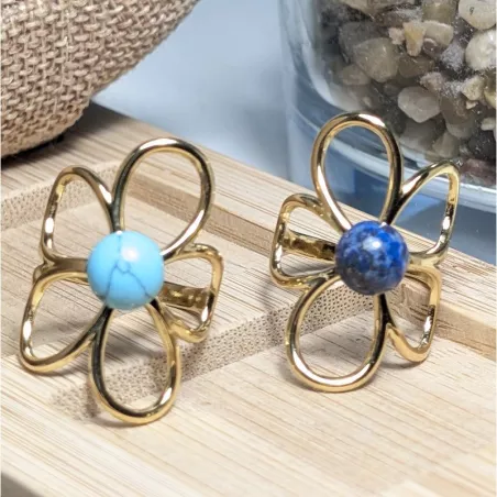 Bague fleur dorée avec pierre naturelle – Bouly&Cailloux