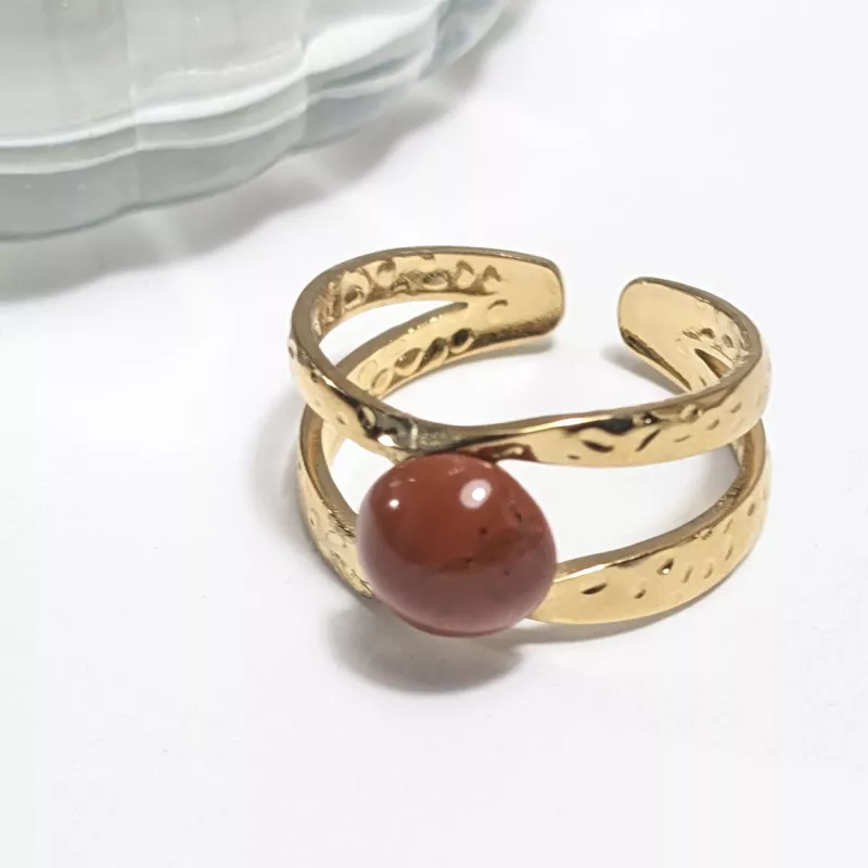 Bague Vibe réglable en acier inoxydable doré et pierre naturelle – Bijou fait main Bague Vibe réglable en acier inoxydable doré et pierre naturelle – Bijou fait main