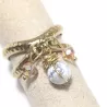 Bague Omega dorée avec pendentifs en pierres naturelles et perles de verre, style bohème