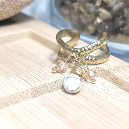 Bague Omega dorée avec pendentifs en pierres naturelles et perles de verre, style bohème