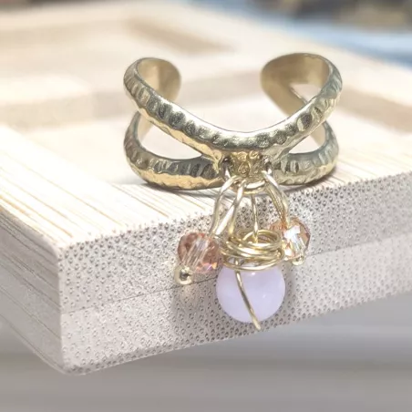 Bague Omega dorée avec pendentifs en pierres naturelles et perles de verre, style bohème