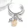 Bague Omega argentée avec pendentifs en pierres naturelles et perles de verre, style bohème