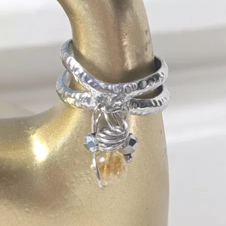 Bague Omega argentée avec pendentifs en pierres naturelles et perles de verre, style bohème