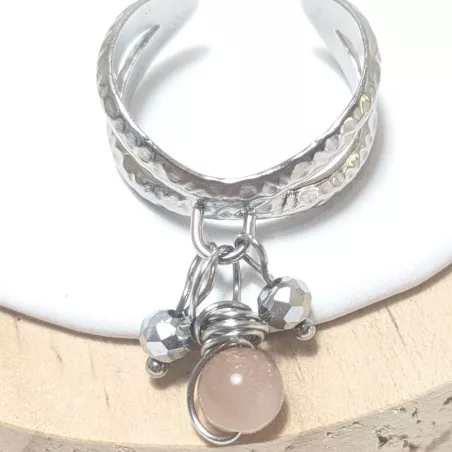 Bague Omega argentée avec pendentifs en pierres naturelles et perles de verre, style bohème