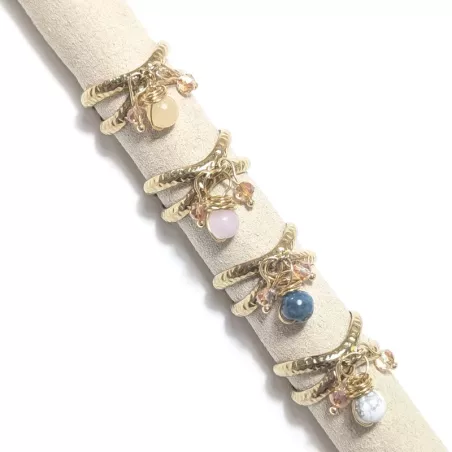 Bague Omega dorée avec pendentifs en pierres naturelles et perles de verre, style bohème