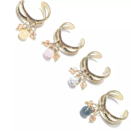 Bague Omega dorée avec pendentifs en pierres naturelles et perles de verre, style bohème