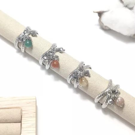 Bague Omega argentée avec pendentifs en pierres naturelles et perles de verre, style bohème