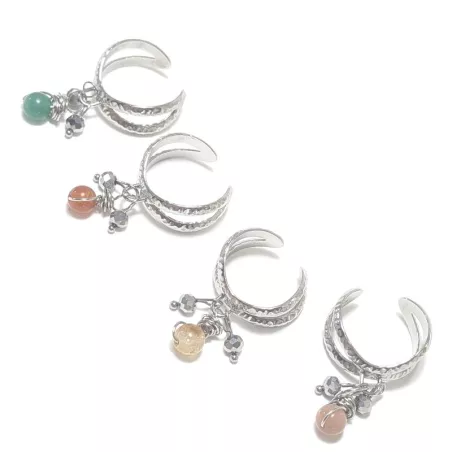 Bague Omega argentée avec pendentifs en pierres naturelles et perles de verre, style bohème