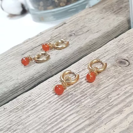 Boucles créoles Omega en acier inoxydable avec pierre naturelle – Bouly&Cailloux, agate rouge