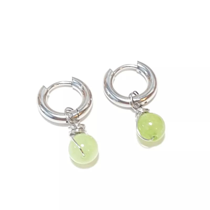 Boucles créoles Omega en acier inoxydable avec pierre naturelle – Bouly&Cailloux, peridot