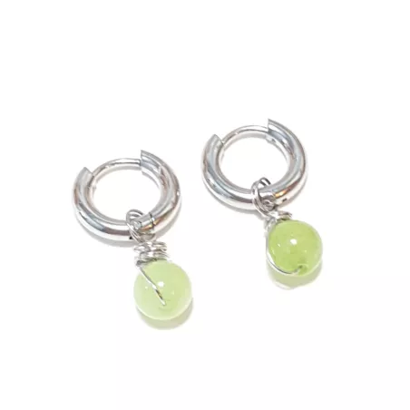 Boucles créoles Omega en acier inoxydable avec pierre naturelle – Bouly&Cailloux, peridot