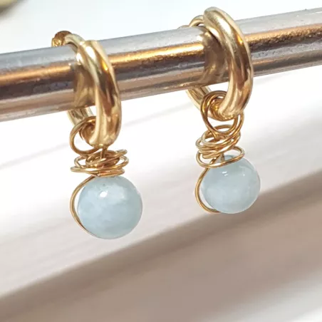 Boucles créoles Omega en acier inoxydable avec pierre naturelle – Bouly&Cailloux, aigue-marine