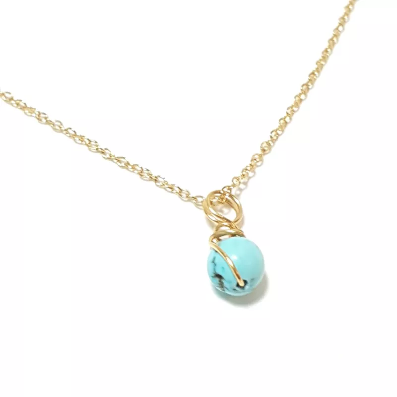 Collier pendentif Omega en pierre naturelle et acier inoxydable doré et turquoise Collier pendentif Omega en pierre naturelle et acier inoxydable doré et turquoise