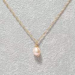 Collier pendentif Centauri avec perle rosée, acier doré