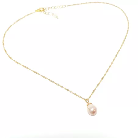 Collier pendentif Centauri avec perle rosée, acier doré