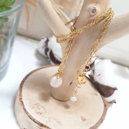 Collier pendentif Centauri avec perle rosée, acier doré